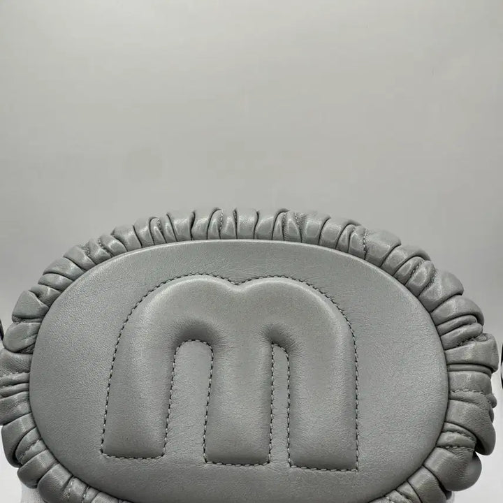 [SOLD OUT] 미우미우 마테라쎄 버킷백 그레이 금장 상태좋음