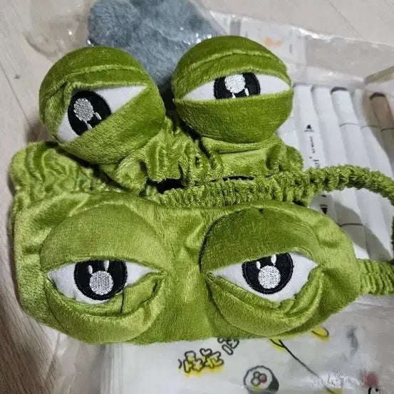 [SOLD OUT] 페페 개구리 눈알 안대 + 머리띠 세트