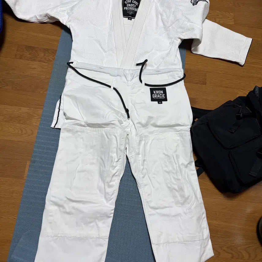 [BUNJANG] Kron gracie  주짓수 도복  A2 화이트 (아이스크림 크론) / Kron gracie  주짓수 도복  A2 화이트 (아이스크림 크론)