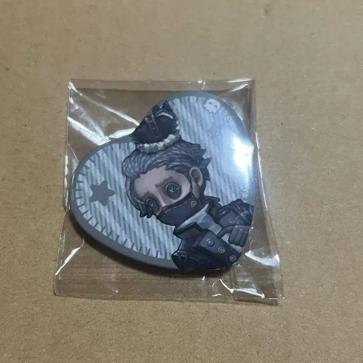 [BUNJANG] Identity V Sanrio Heart Badge / 제5인격 납관사 산리오 콜라보 뱃지