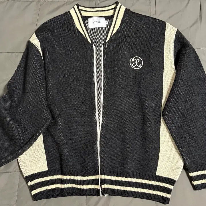 [BUNJANG] XTONZ Marie Stadium Knit Zip-up / 엑스톤즈 마리 스타디움 니트 집업
