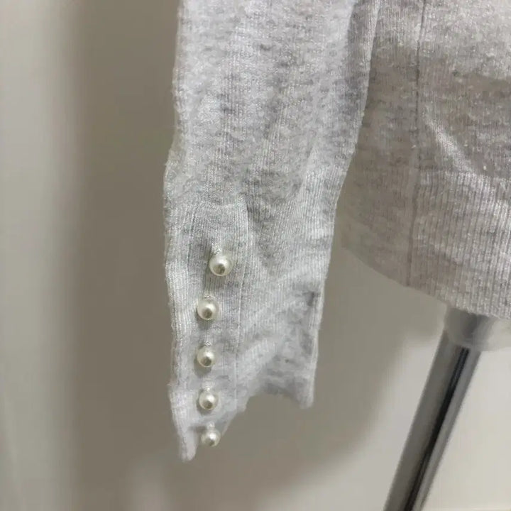 [BUNJANG] Gray Pearl Button Knit Sweater / 밝은 회색 진주 버튼 니트