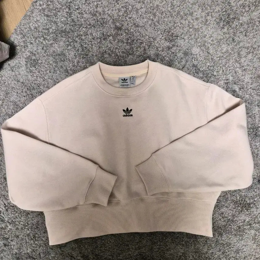 [SOLD OUT] 아디다스 크롭 맨투맨