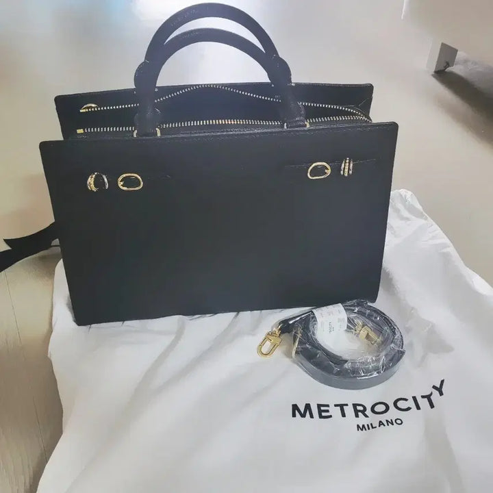 [BUNJANG] Metro City Medium-Sized Handbag / ( 롯데백화점 ) 메트로시티 중사이즈