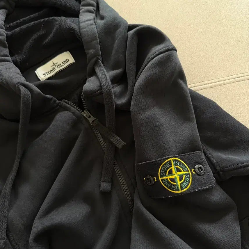 [SOLD OUT] 스톤아일랜드 후드집업 블랙