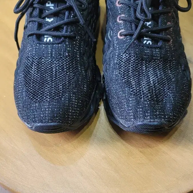 [BUNJANG] Black Mesh Sport Sneakers (Size 265) / 블랙 스포츠 운동화 메쉬 소재(265)