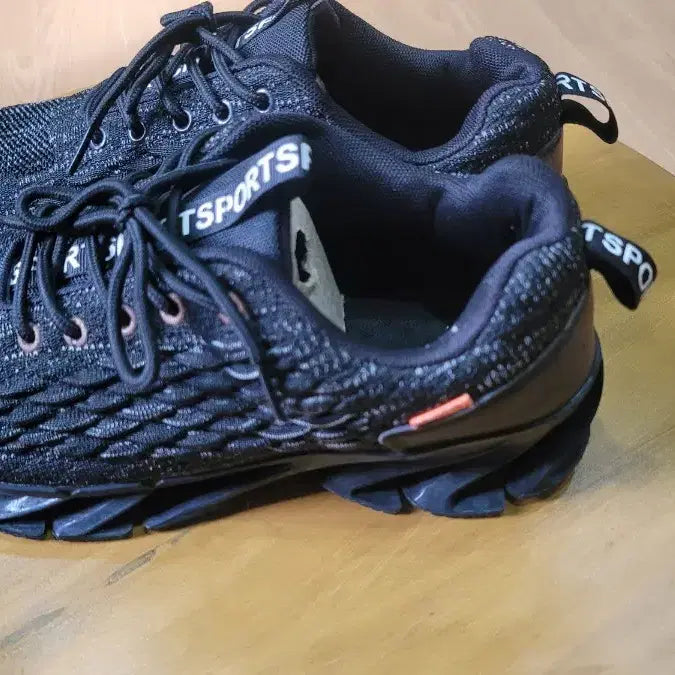 [BUNJANG] Black Mesh Sport Sneakers (Size 265) / 블랙 스포츠 운동화 메쉬 소재(265)