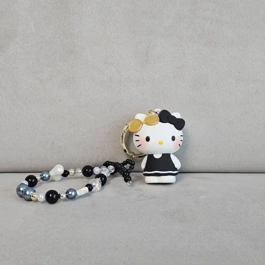 [BUNJANG] Hello Kitty Figure Bead Strap Keychain / 헬로키티 피규어 키티 비즈 스트랩 키링