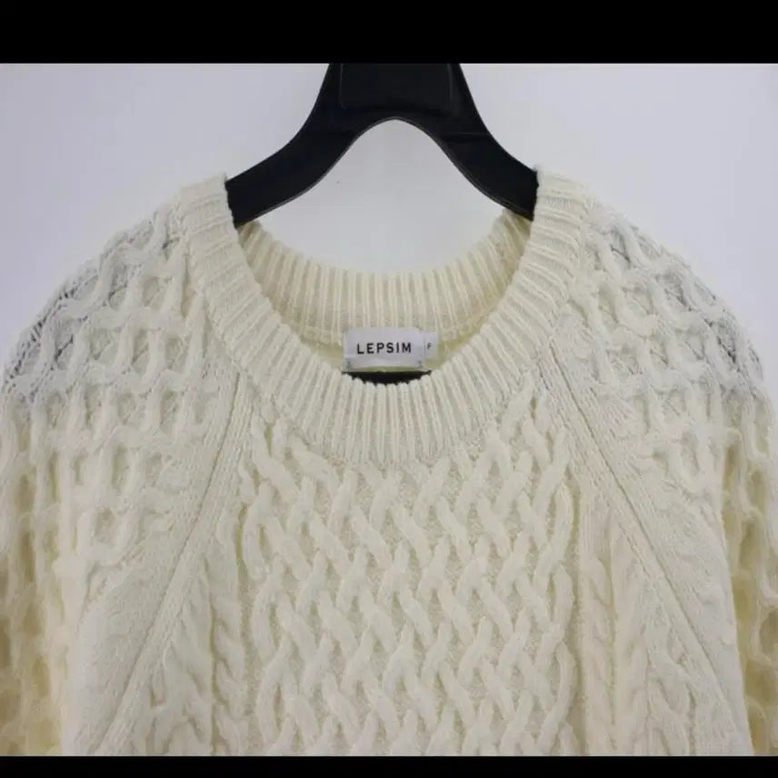 [SOLD OUT] LEPSIM 아이보리 꽈배기 빈티지 레글런 니트