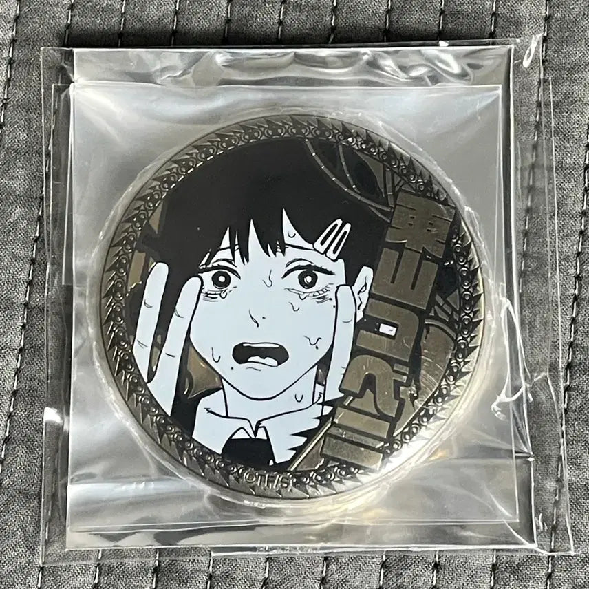 [BUNJANG] Chainsaw Man Kobeni Gold Foil Badge / [체인소맨] 코베니 원화 금박 골드 뱃지