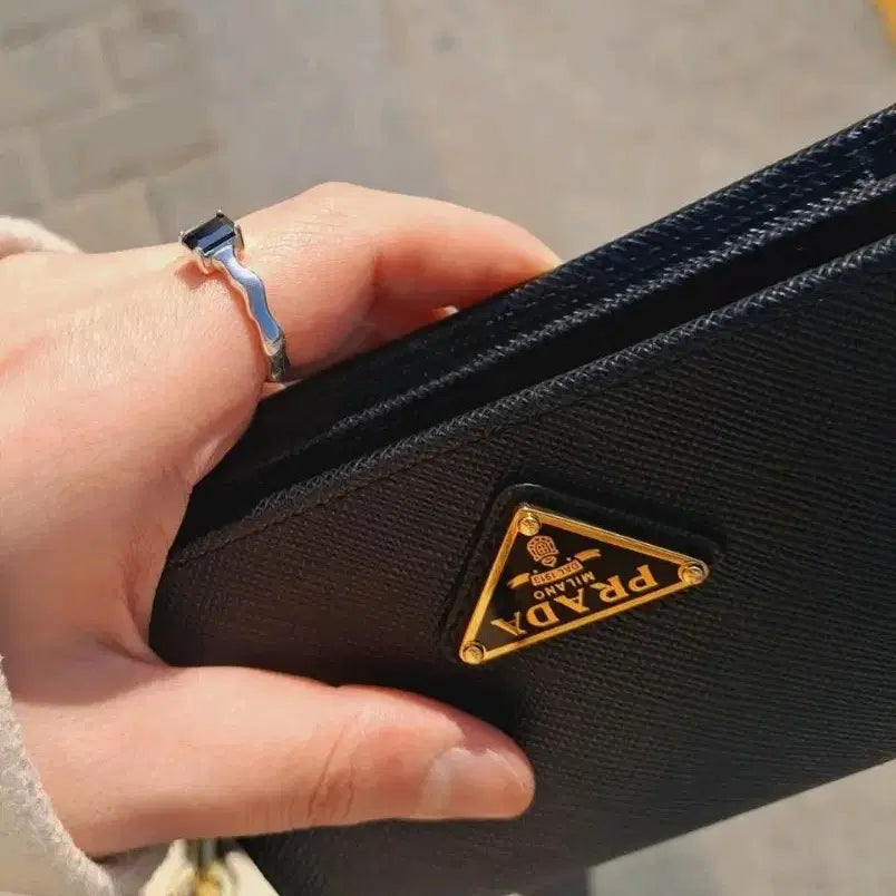 [BUNJANG] Prada Saffiano Triangle Bifold Wallet / 프라다 사피아노 트라이앵글 반지갑