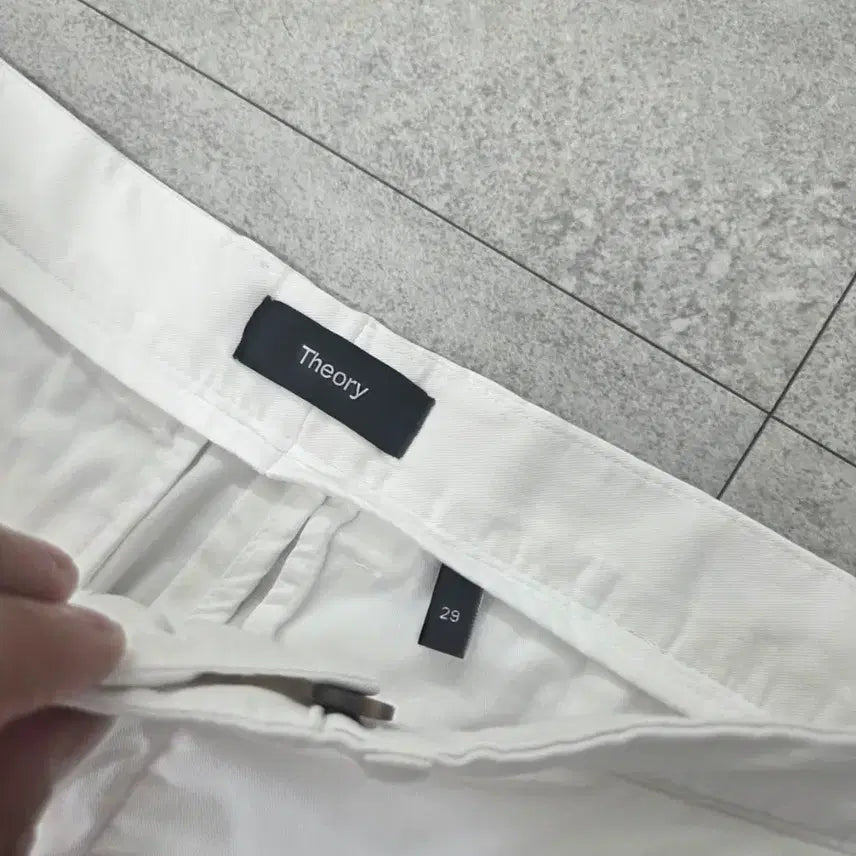 [SOLD OUT] [국내정품] theory 띠어리 스판 팬츠 화이트 29인치 (2