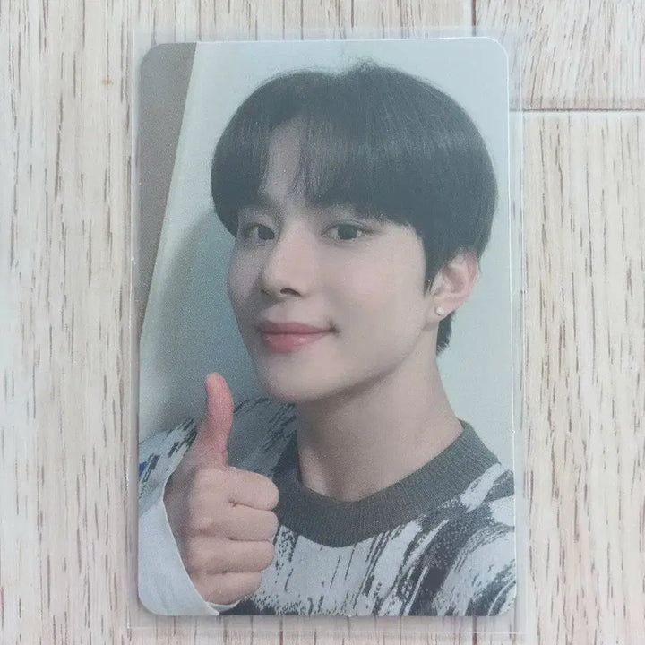 [SOLD OUT] NCT 엔시티127 정우 레조넌스 따봉정우 포카
