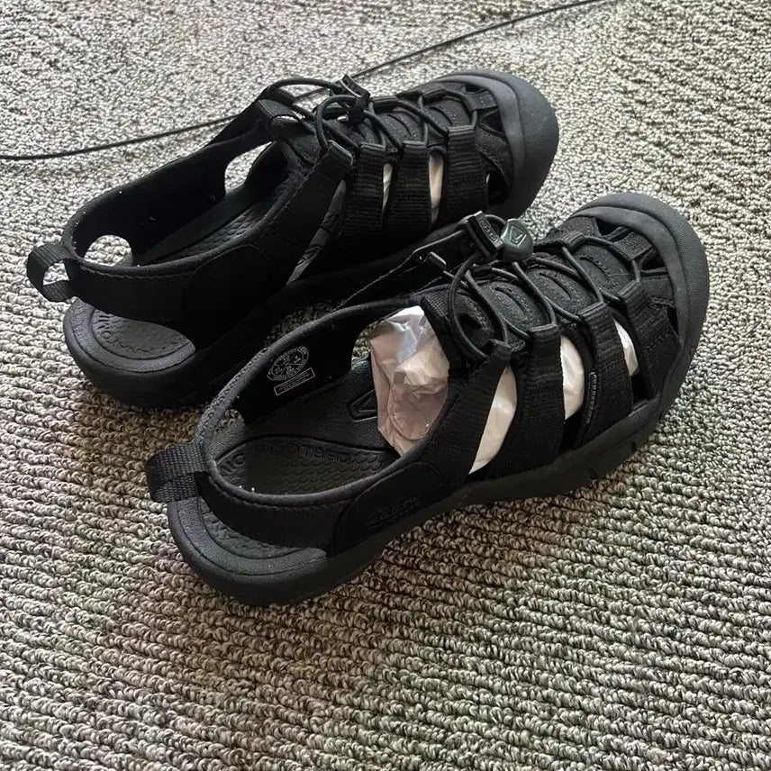 [SOLD OUT] 킨 뉴포트 H2   블랙 280