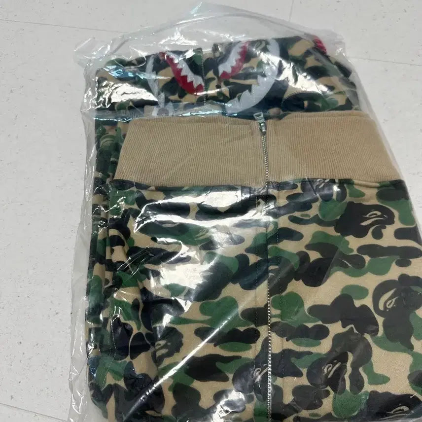 [SOLD OUT] Bape 베이프 샤크 후드집업  L사이즈