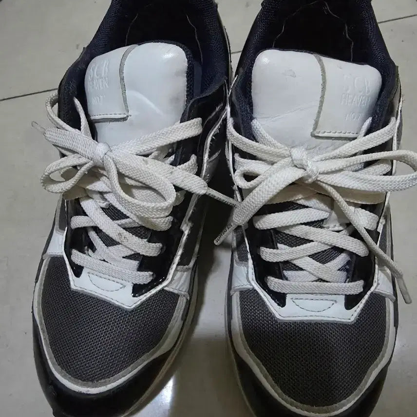 [BUNJANG] Suecomma Bonnie Height-Increasing Sneakers / 슈콤마보니 키높이 운동화 225 현대백화점 구매