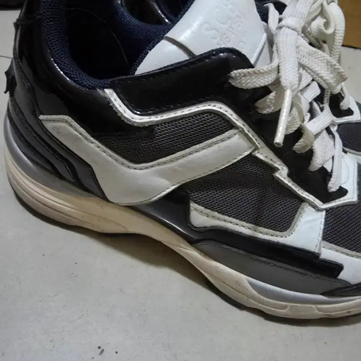 [BUNJANG] Suecomma Bonnie Height-Increasing Sneakers / 슈콤마보니 키높이 운동화 225 현대백화점 구매