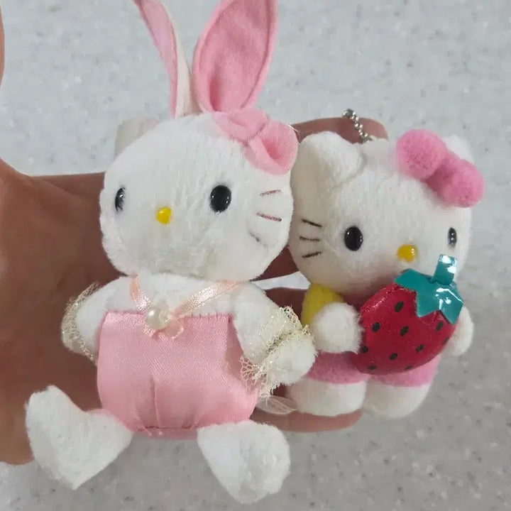 [BUNJANG] Sanrio Classic Kitty Rabbit Kitty Strawberry Kitty Mini Plush Keychain / 개별)고전키티 토끼키티 딸기키티 똥사이즈 인형키링