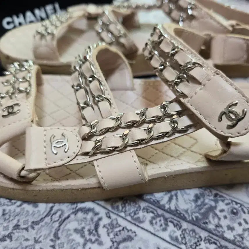 [SOLD OUT] 샤넬 퀼팅 체인 샌들 핑크