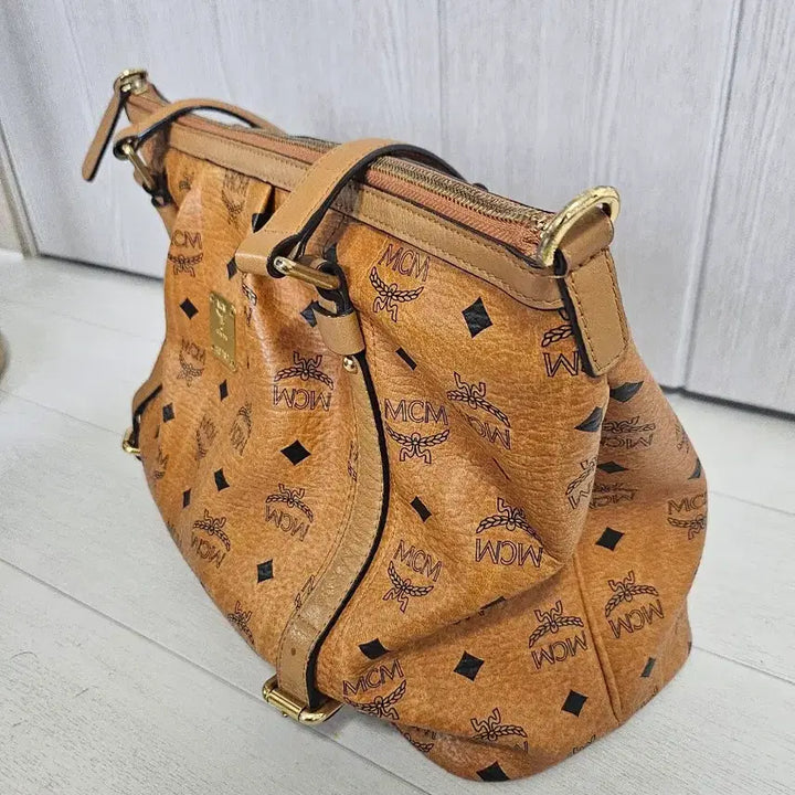 [SOLD OUT] MCM 비세토스 숄더백 브라운