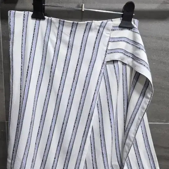 [BUNJANG] CLUB MONACO Striped Wrap Skirt / 새상품] CLUB MONACO 클럽모나코 , 벨트  스트라이프 랩스커트