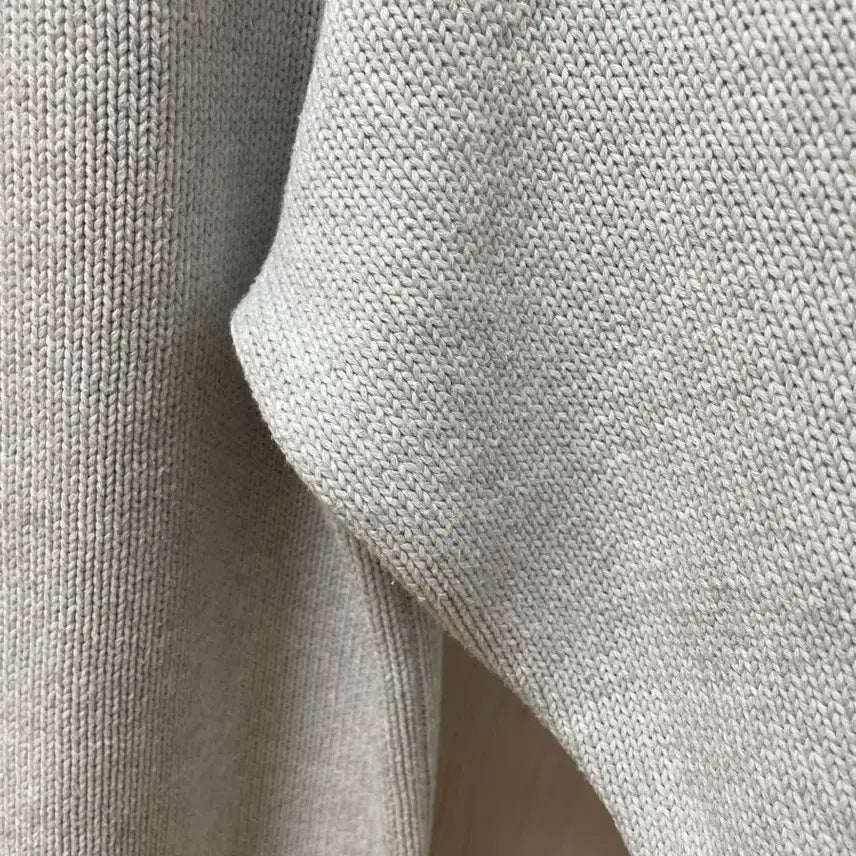 [BUNJANG] Brandy Melville One Shoulder Oversized Sweater / 브랜디멜빌 원숄더 오버핏 스웨터 그레이