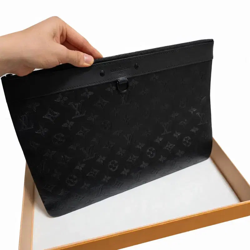 [SOLD OUT] 루이비통 쉐도우 포쉐트  모노그램 클러치 블랙
