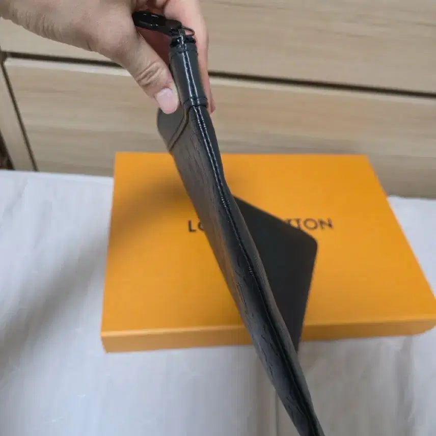[SOLD OUT] 루이비통 쉐도우 포쉐트  모노그램 클러치 블랙
