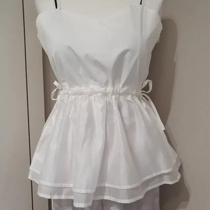 [BUNJANG] White Lace Strap Sleeveless Blouse / 화이트 레이스 끈 민소매 블라우스