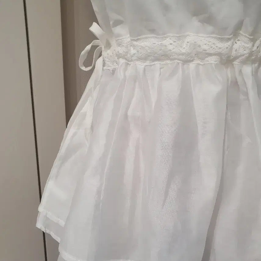 [BUNJANG] White Lace Strap Sleeveless Blouse / 화이트 레이스 끈 민소매 블라우스