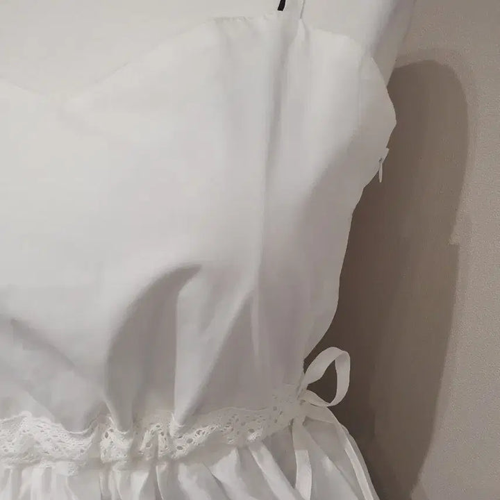 [BUNJANG] White Lace Strap Sleeveless Blouse / 화이트 레이스 끈 민소매 블라우스