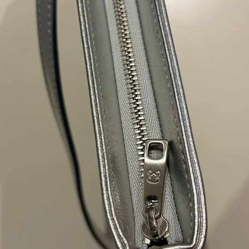[BUNJANG] Demars Letter Bag / 드마스 레터백 실버 demars letter bag