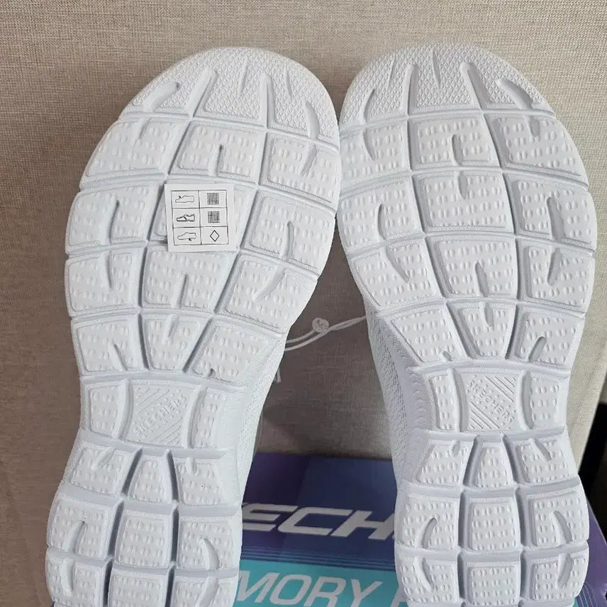 [SOLD OUT] 스케쳐스 여성 운동화 화이트 235mm 슬립인스타입
