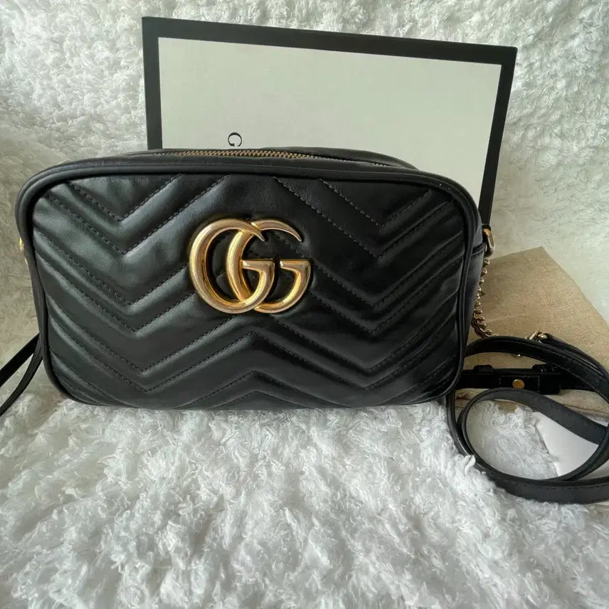 [BUNJANG] Gucci Marmont Matelassé Shoulder Bag Black / 구찌 마몽 체인백 블랙