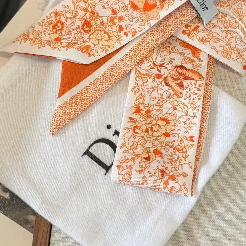 [SOLD OUT] 디올 여름용 작은 스카프 두건 나비넥타이 헤어밴드 손목 밴드 가방 장식
