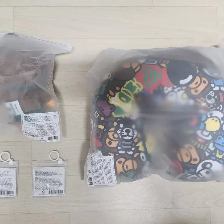 [SOLD OUT] 스타벅스 베이프 베이비 폴더블 백 넥필로우 키체인 A타입 B타입