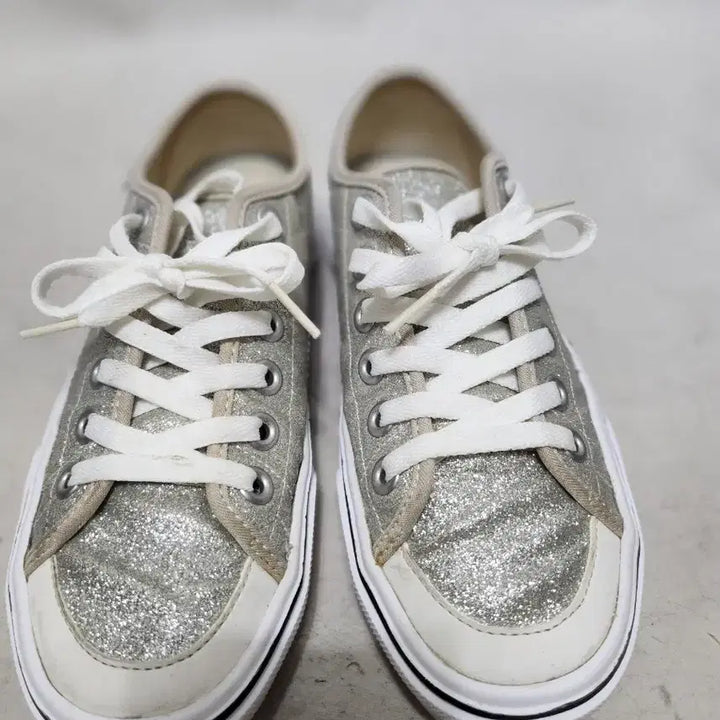[BUNJANG] Vans Silver Glitter Slip-On Sneakers (Size 240) / 240 반스 가벼운 운동화