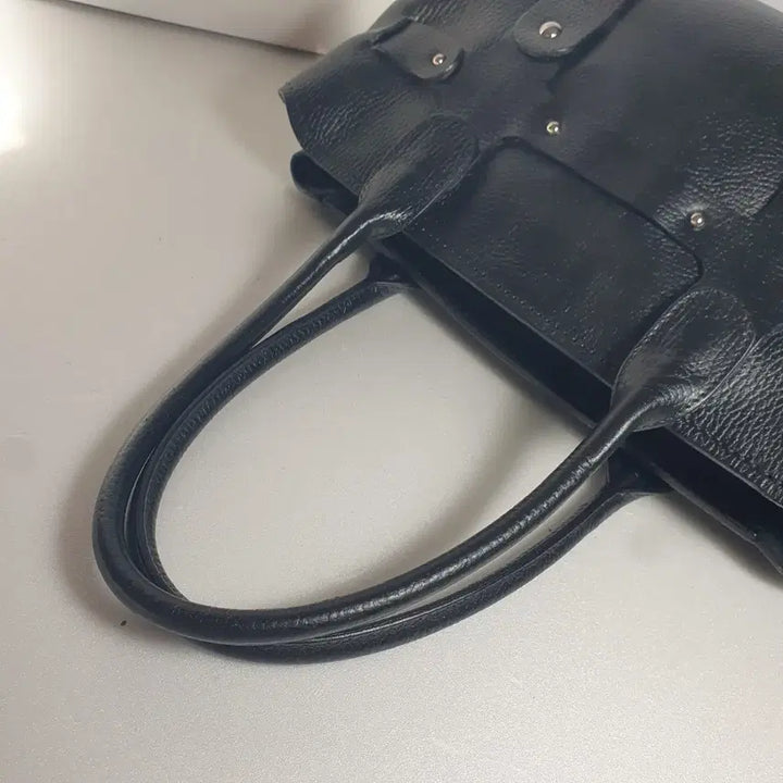 [SOLD OUT] 정품 ㅡ페라가모 로고ㅡ가죽.토트백 ㅡ블랙