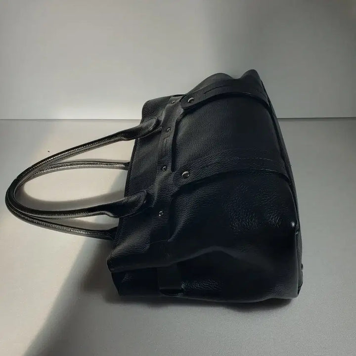 [SOLD OUT] 정품 ㅡ페라가모 로고ㅡ가죽.토트백 ㅡ블랙