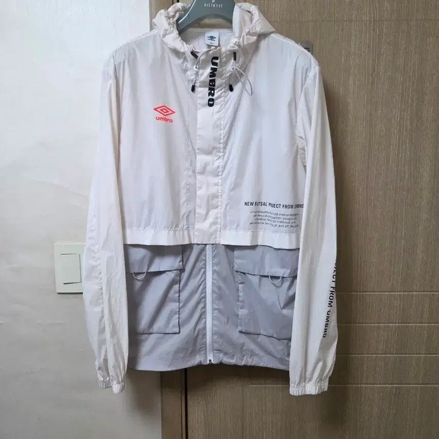 [BUNJANG] Umbro Lightweight Windbreaker Jacket / 엄브로 경량 바람막이 105
