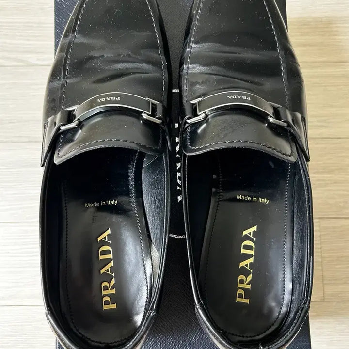 [SOLD OUT] 프라다 로퍼