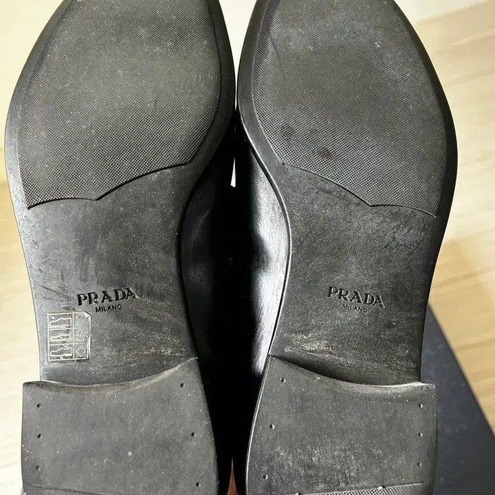 [SOLD OUT] 프라다 로퍼