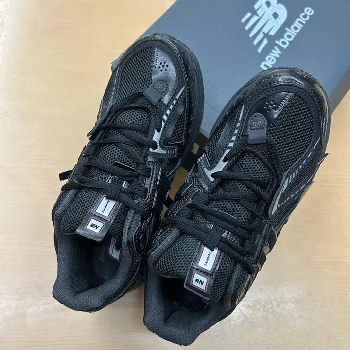 [SOLD OUT] (새상품)240사이즈 뉴발란스 1906A Black