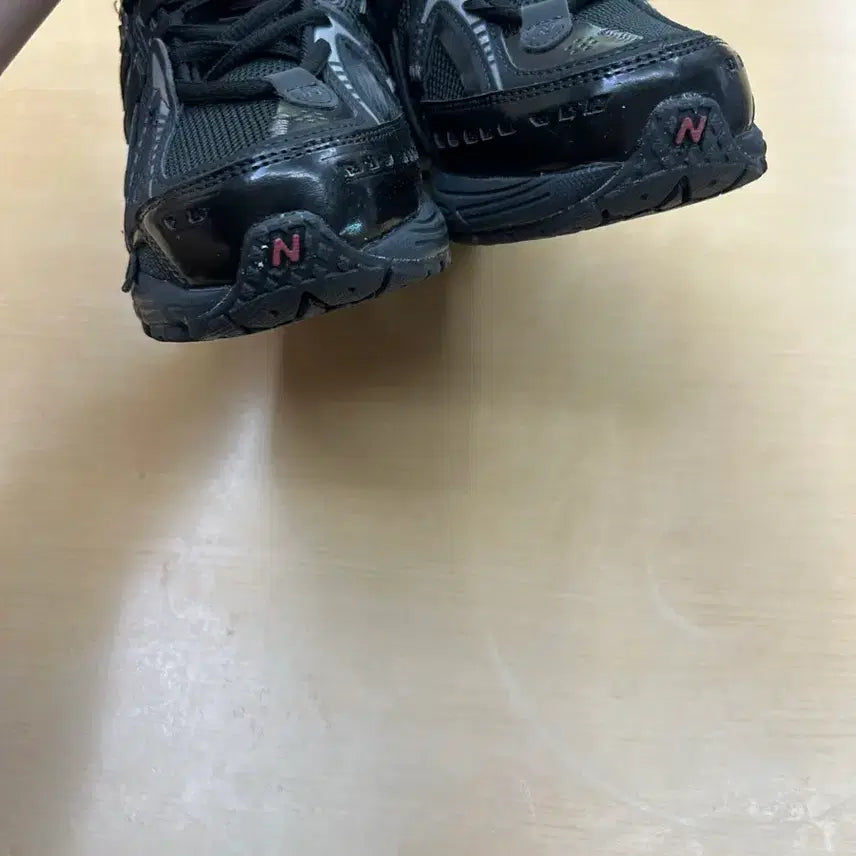 [SOLD OUT] (새상품)240사이즈 뉴발란스 1906A Black