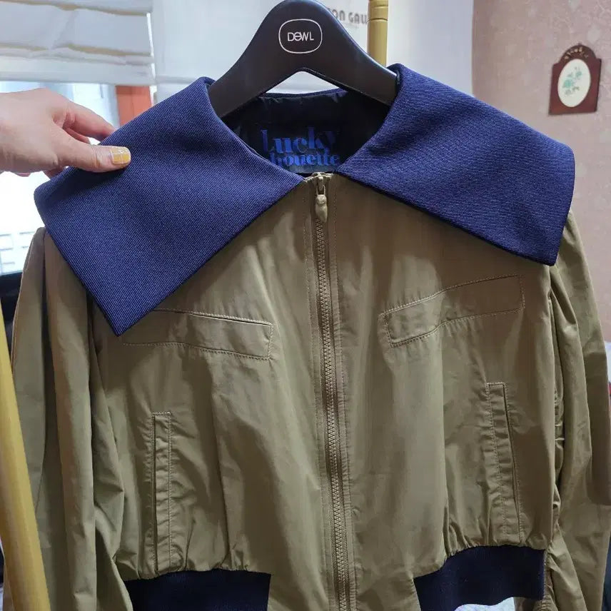 [SOLD OUT] 럭키슈에뜨 카키색 블루 카라 자켓