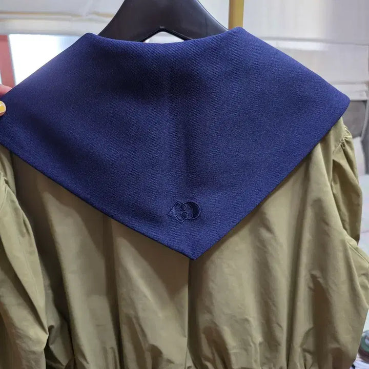 [SOLD OUT] 럭키슈에뜨 카키색 블루 카라 자켓