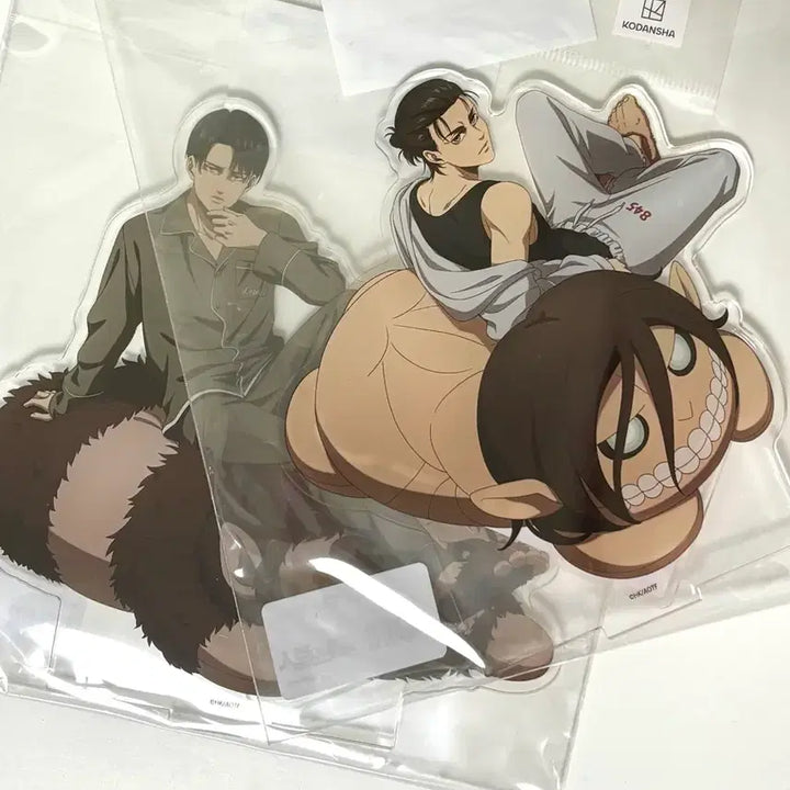 [BUNJANG] Attack on Titan Eren &amp; Levi Resting Acrylic Stand (Sealed) / 진격의 거인 에렌 리바이 아크릴 스탠드 쿠츠로기 휴식 eeo 파자마 잠옷