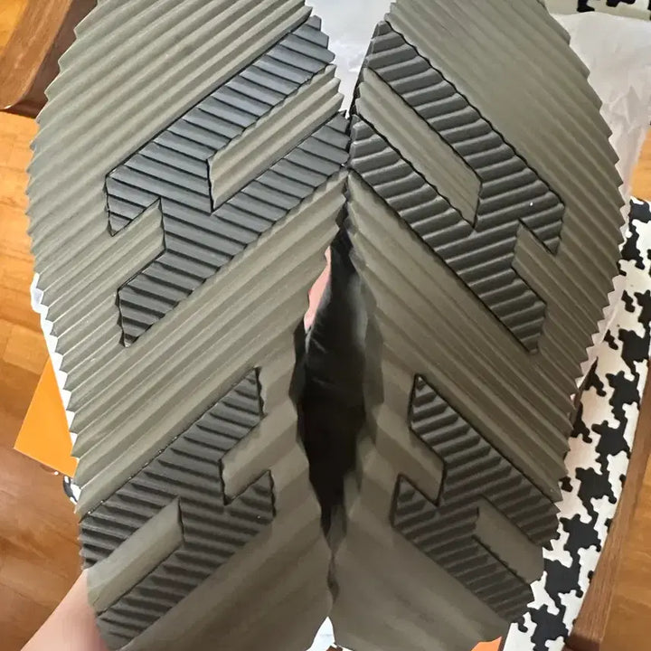 [BUNJANG] Hermes Bouncing Sneakers / 에르메스 바운싱 42.5