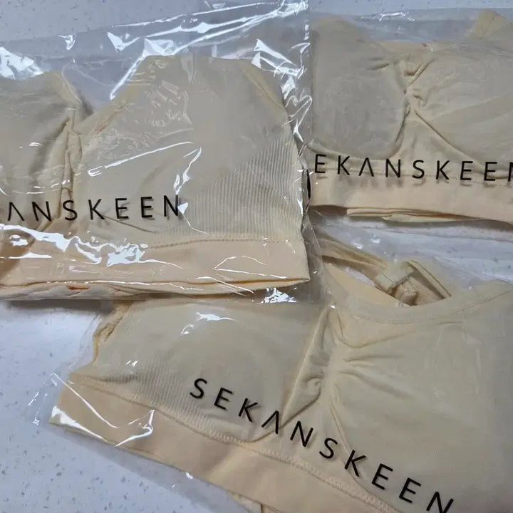 [BUNJANG] Secondskin Air Light Bra and Panty Set / 세컨스킨 에어라이트 브라 팬티 3세트(새상품)