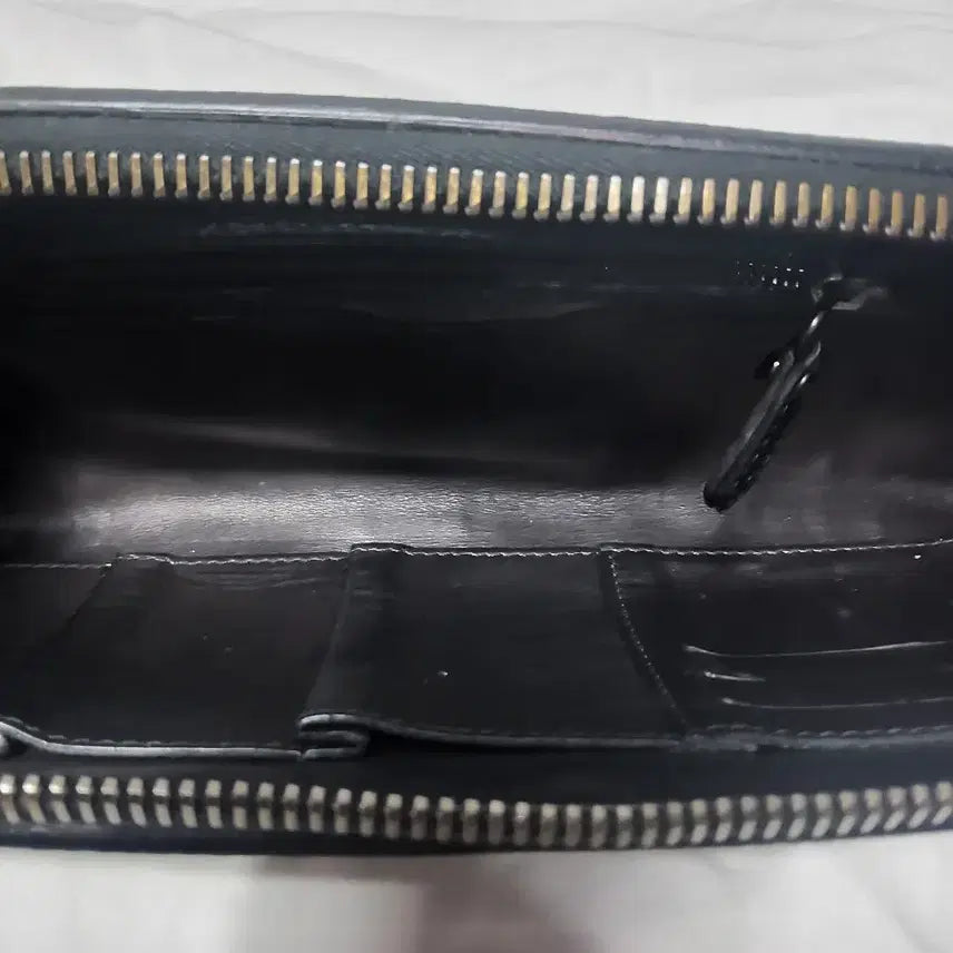 [BUNJANG] Burberry Embossed Crocodile Clutch Wallet / 버버리 악어 엠보싱 클러치 장지갑